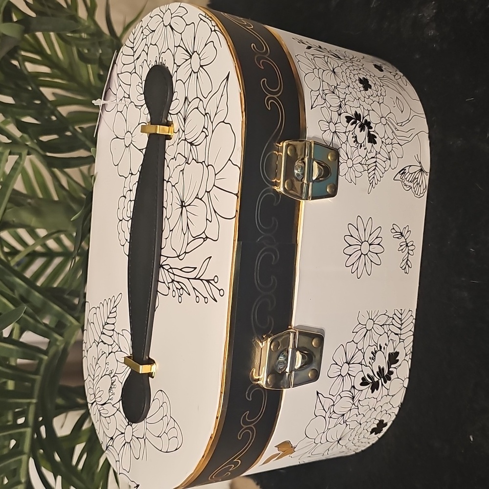 Chic Floral Cosmetic Train Case - Black and White - Picture 3 of 8